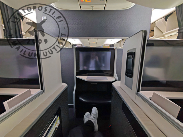 JAL_777_B_keskipaikka_2