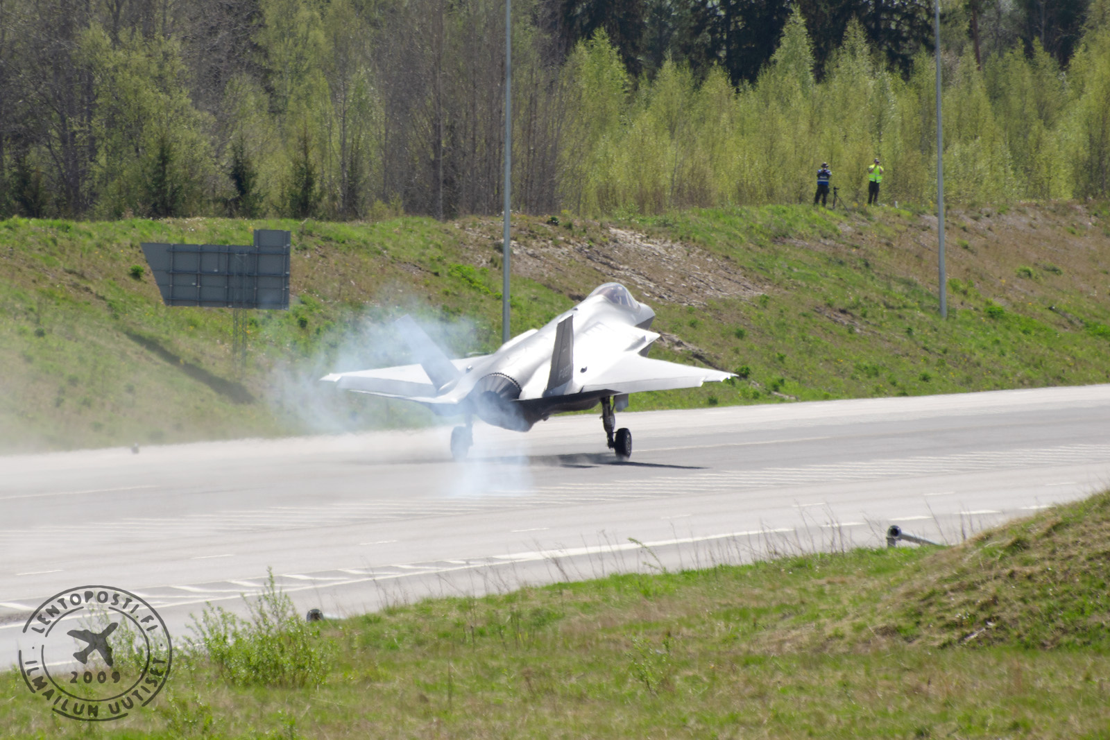 F-35A_touchdown_260525