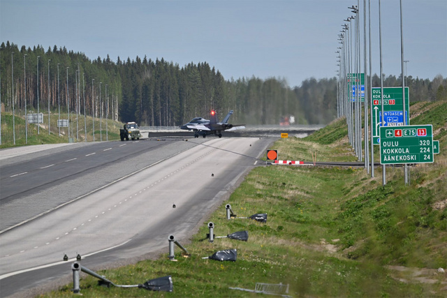 B25_HN_pysaytysvaijeri_ilmavoimat