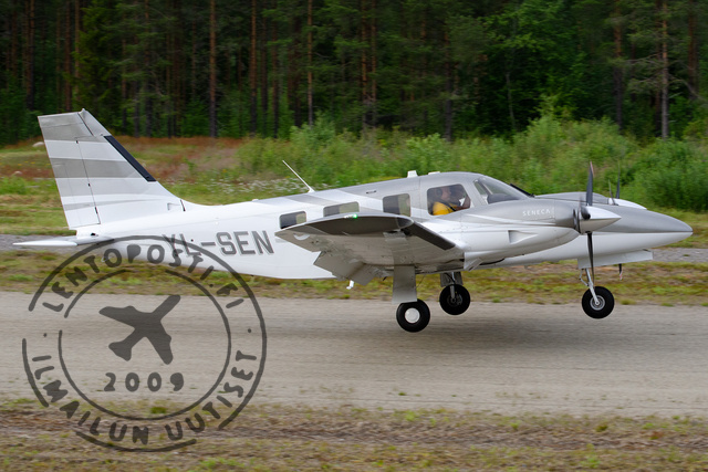 Piper PA-34-220T Seneca V (YL-SEN).