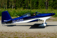 Vuoden 2025 experimental-rakentajaksi valittu Matias Niemi nousee ilmaan Van's RV-7 -koneellaan (OH-XMW).