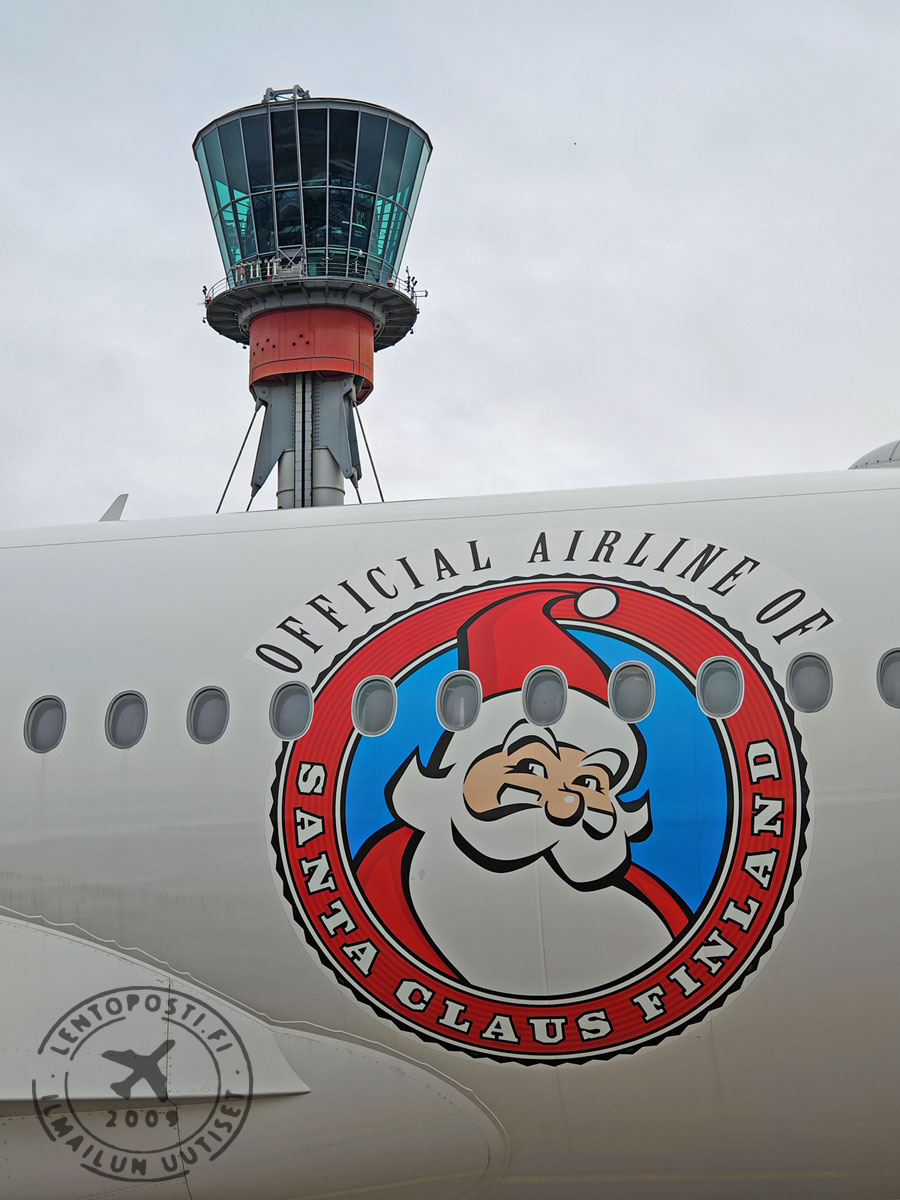 A350_Santa_LHR