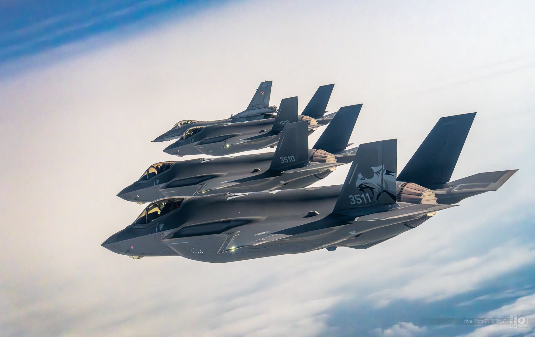 F35PL_ilmassa