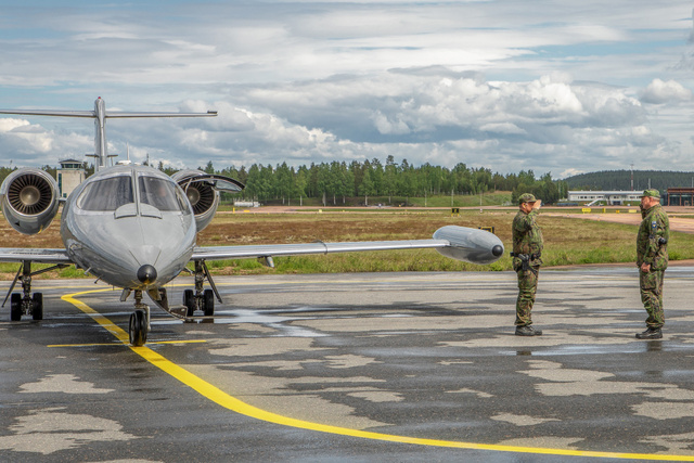 LJ1_luovutus_ilmavoimat