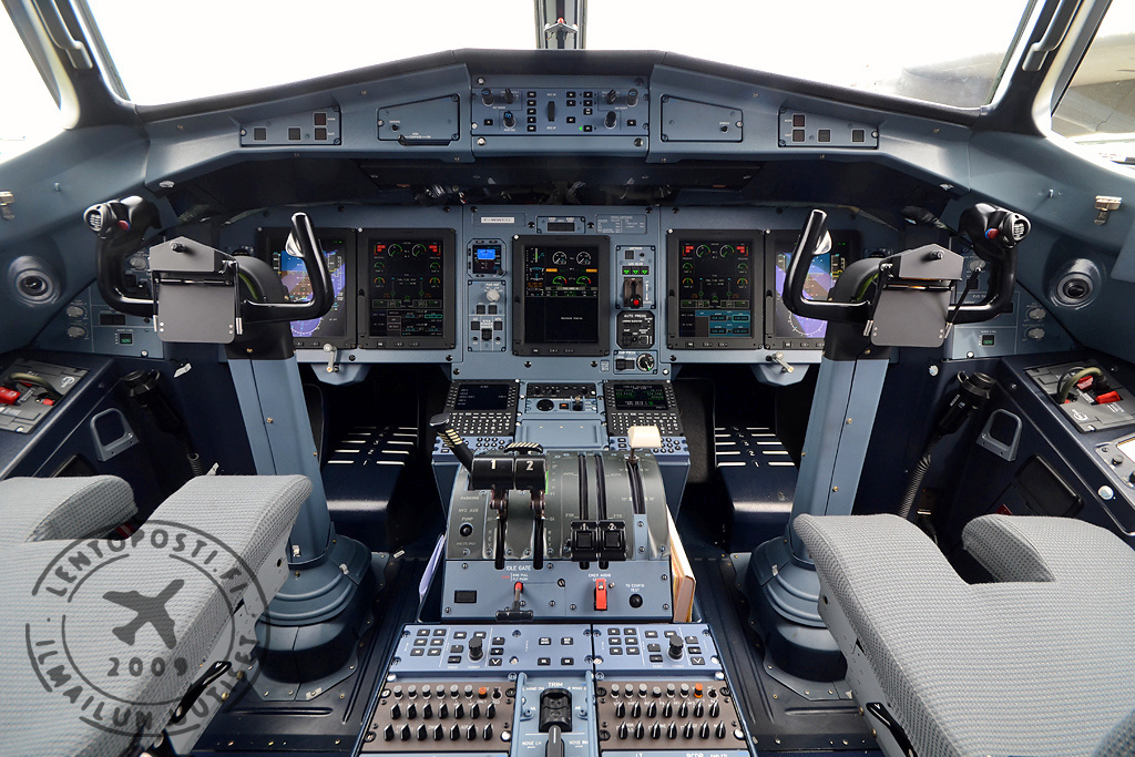 F-WWEO_cockpit_120712