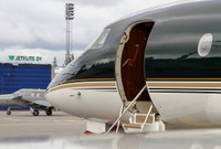 Falcon_7X_hangar