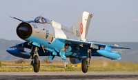 Romanian_MiG21LancerC_laskussa