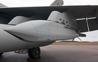Keskipitkän matkan AGM-154C JSOW (Joint Stand-Off Weapon) -liitopommi.