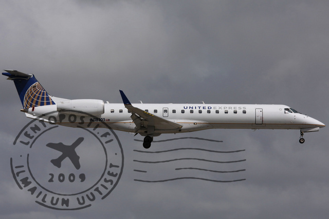 United Express Embraer 145