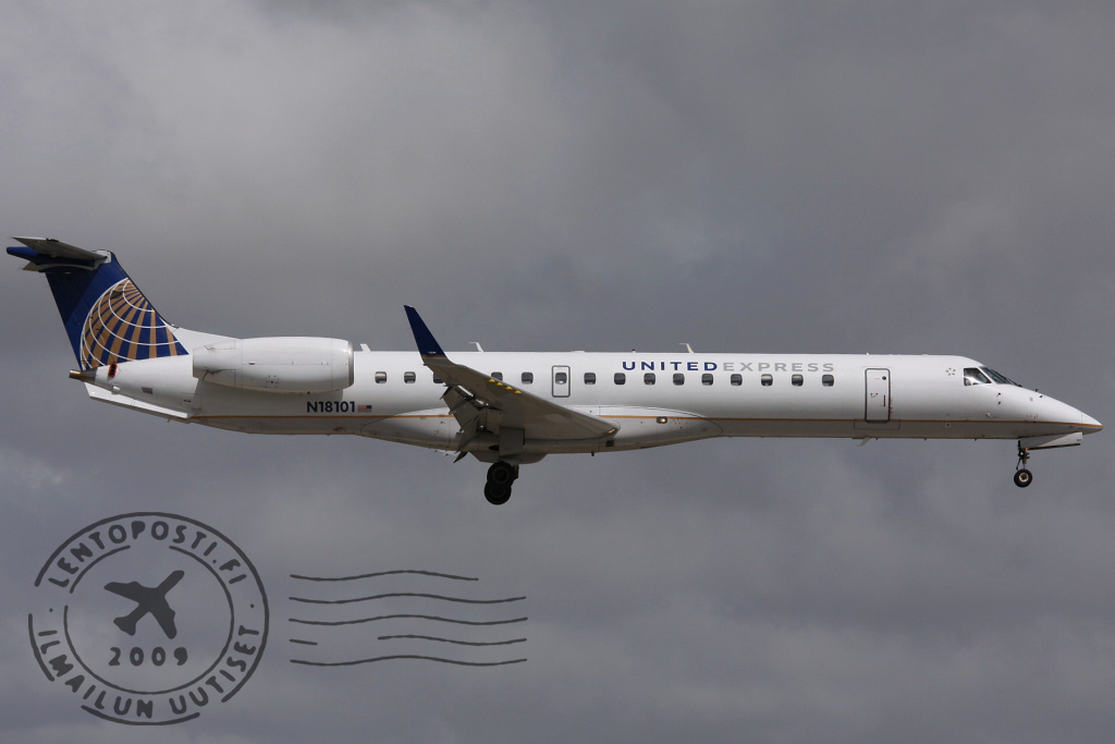 United Express Embraer 145