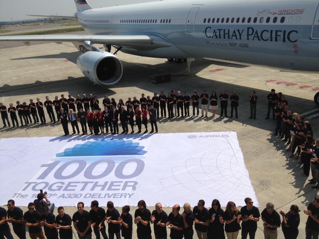 A330-300_Cathay_Pacific__1000th_A330_staff_airbus