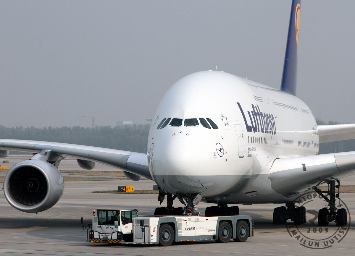 Lufthansa_A380_push