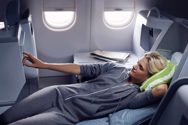 Finnair-business-woman-resting-02