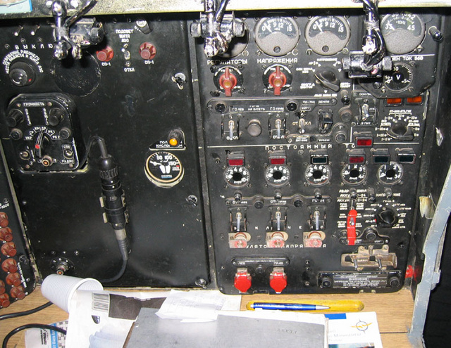 an26_cockpit_8