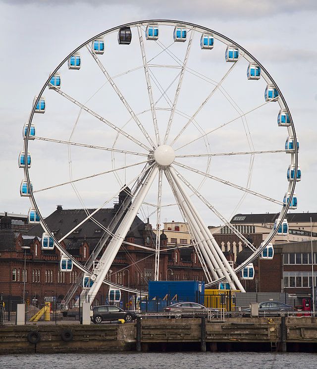 FinnairSkyWheel_Wikimedia_HarriAhola