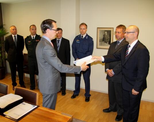 haglun_mietinto_puolustusministerio