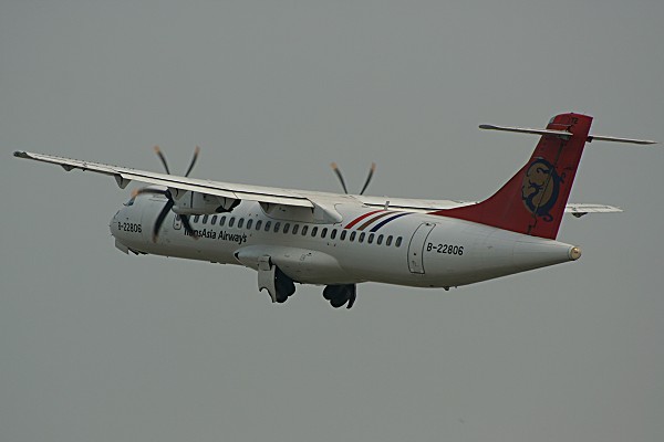 Transasia_airlines_ATR_B-22806-01