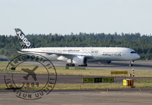 A350_HEL_taxi_1