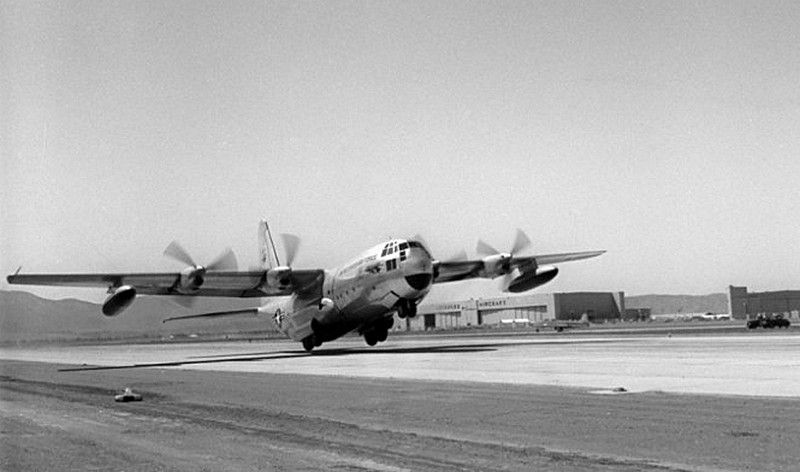 C-130_YC-130_1stflight_lockheedmartin