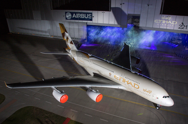 Etihad_Rollout_A380_Etihad_Airways_new_livery_25Sep_2014_2