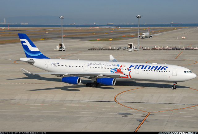 A340_Santa_Airlinersnet_HarriKoskinen