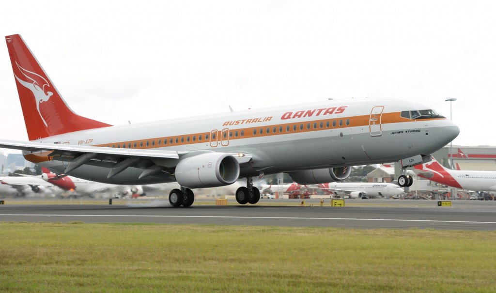 Qantas_retro_737_1