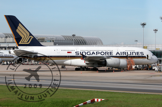 A380_SIA_at_gate_1