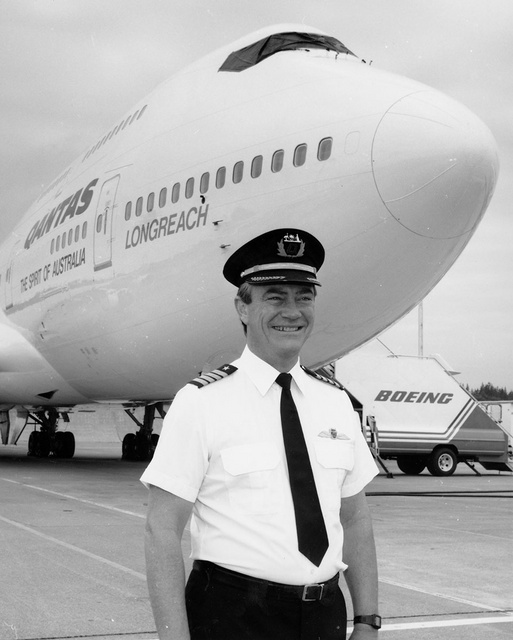 Qantas_Boeing747_MasseyGreene