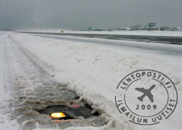 KUN_rwy_centerline_Miikka_Hult