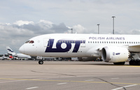LOT_Dreamliner_closeup_1