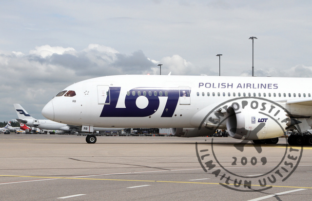 LOT_Dreamliner_closeup_1