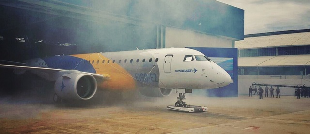 Embraer_E190_E2_rollout_1