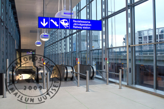 EFHK_liukuportaat_5