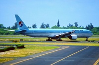 Korean_Air_Boeing_777-300_HL7534_wikimedia_Aero_Icarus