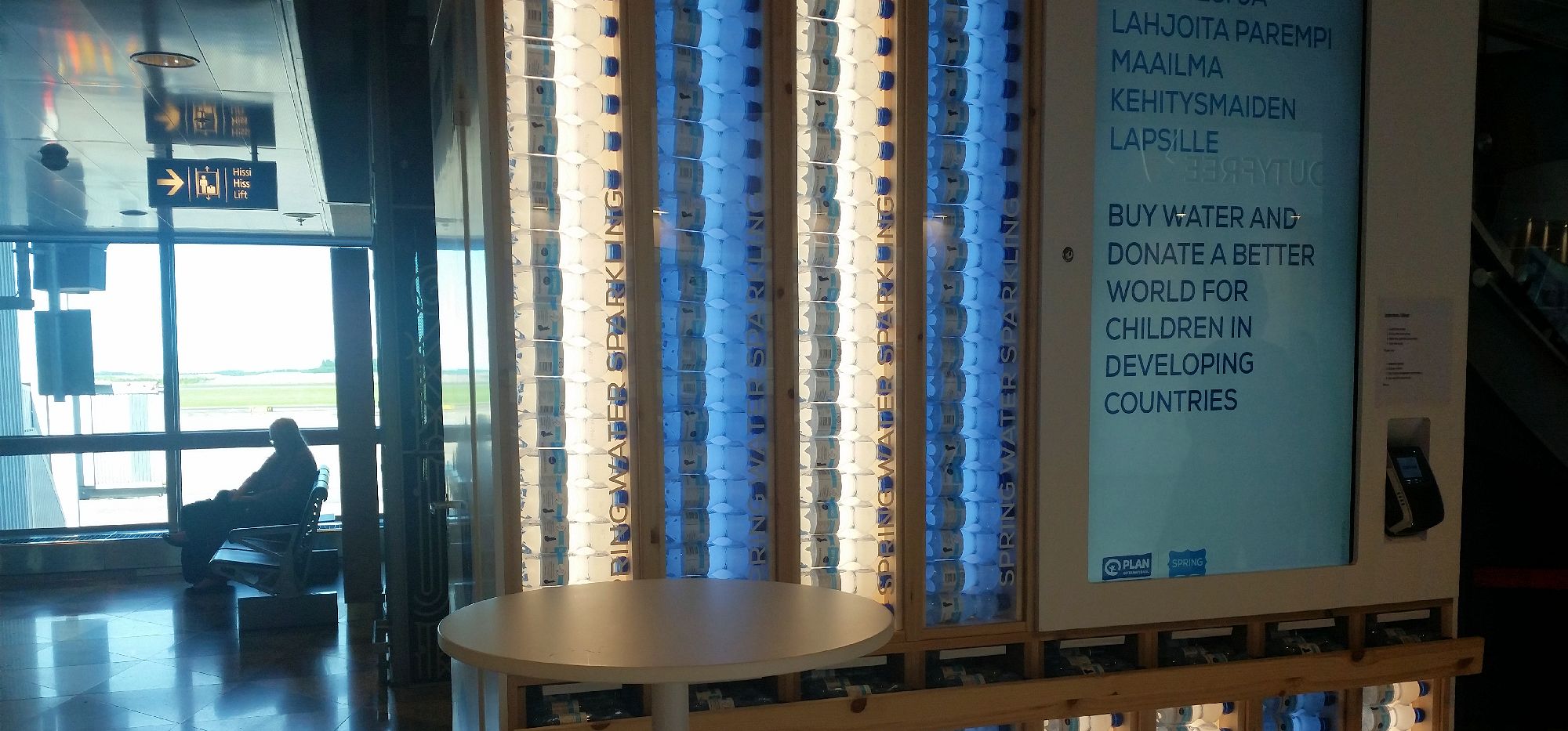 Helsinki_Airport_Water_Selling_Point
