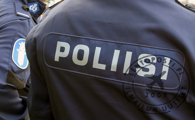 Poliisi_puku