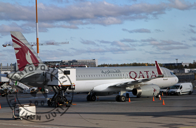 Qatar_A320_Hel