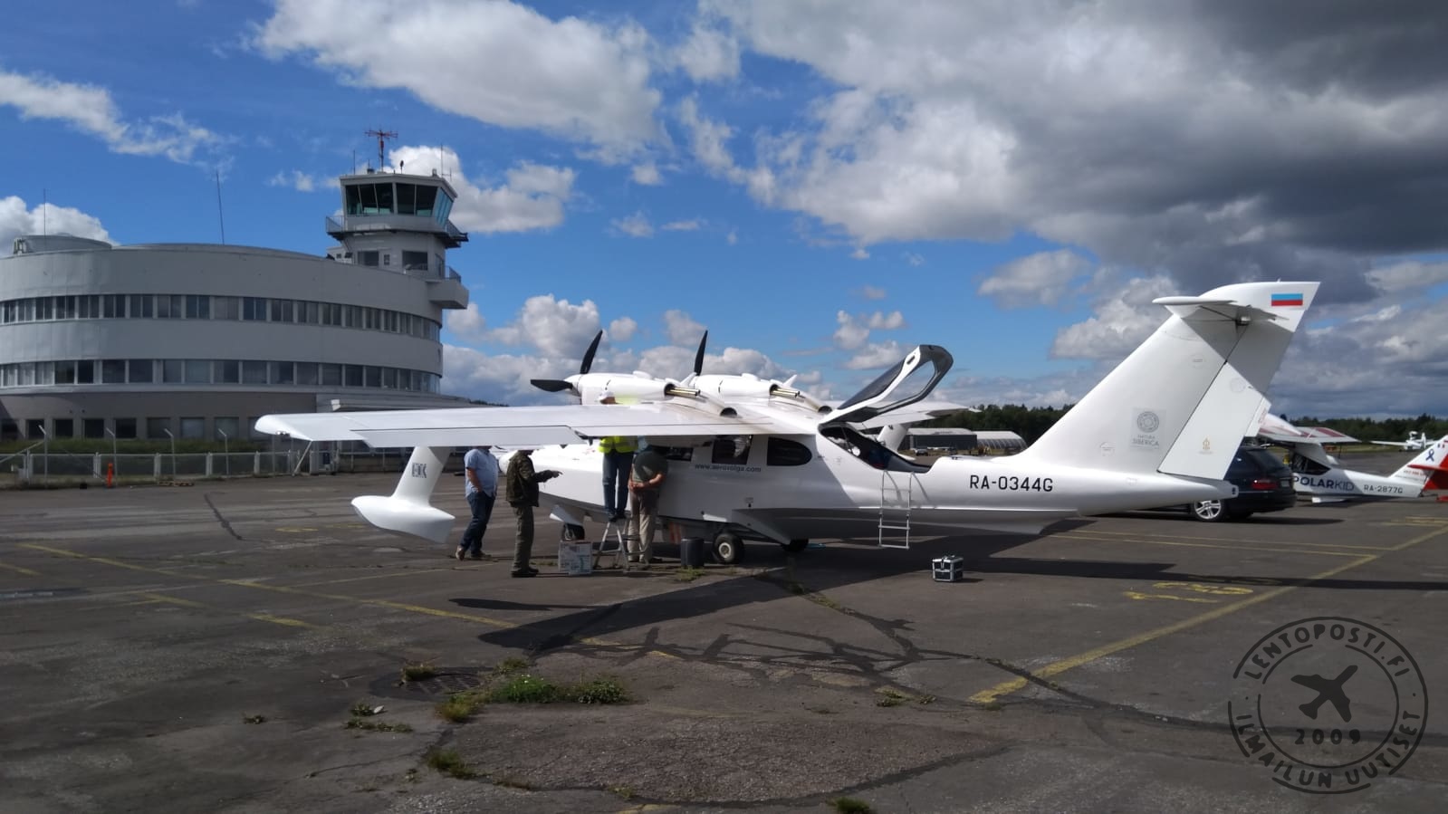 AeroVolga LA-8 -amfibiokone (RA-0344G) Malmin lentoasemalla