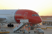 Norwegian_dreamliner_nose_1