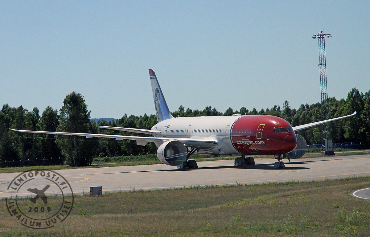 Norwegian_Dreamliner_glider_1