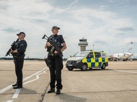 Gatwick_police2