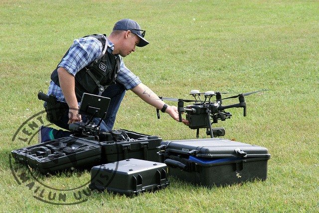 Poliisi_drone_laatikot