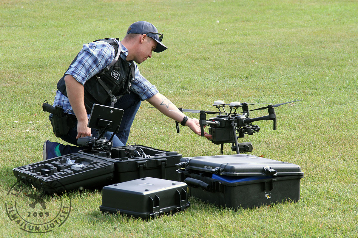 Poliisi_drone_laatikot