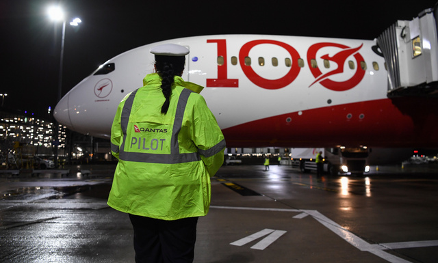 Qantas_100_LHR