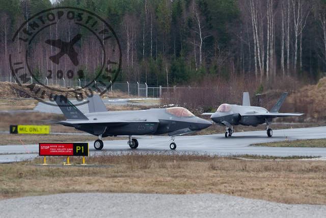 F-35_lineup_110220