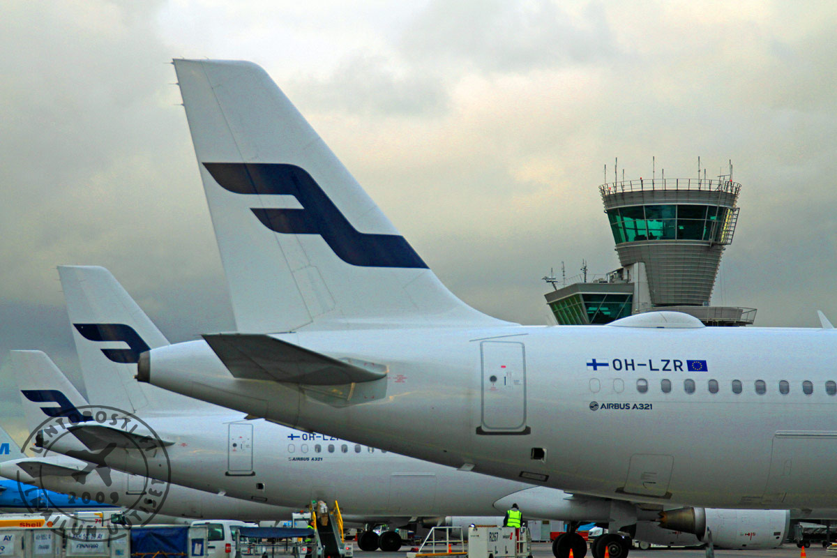 Finnair_airbusA32s_tails
