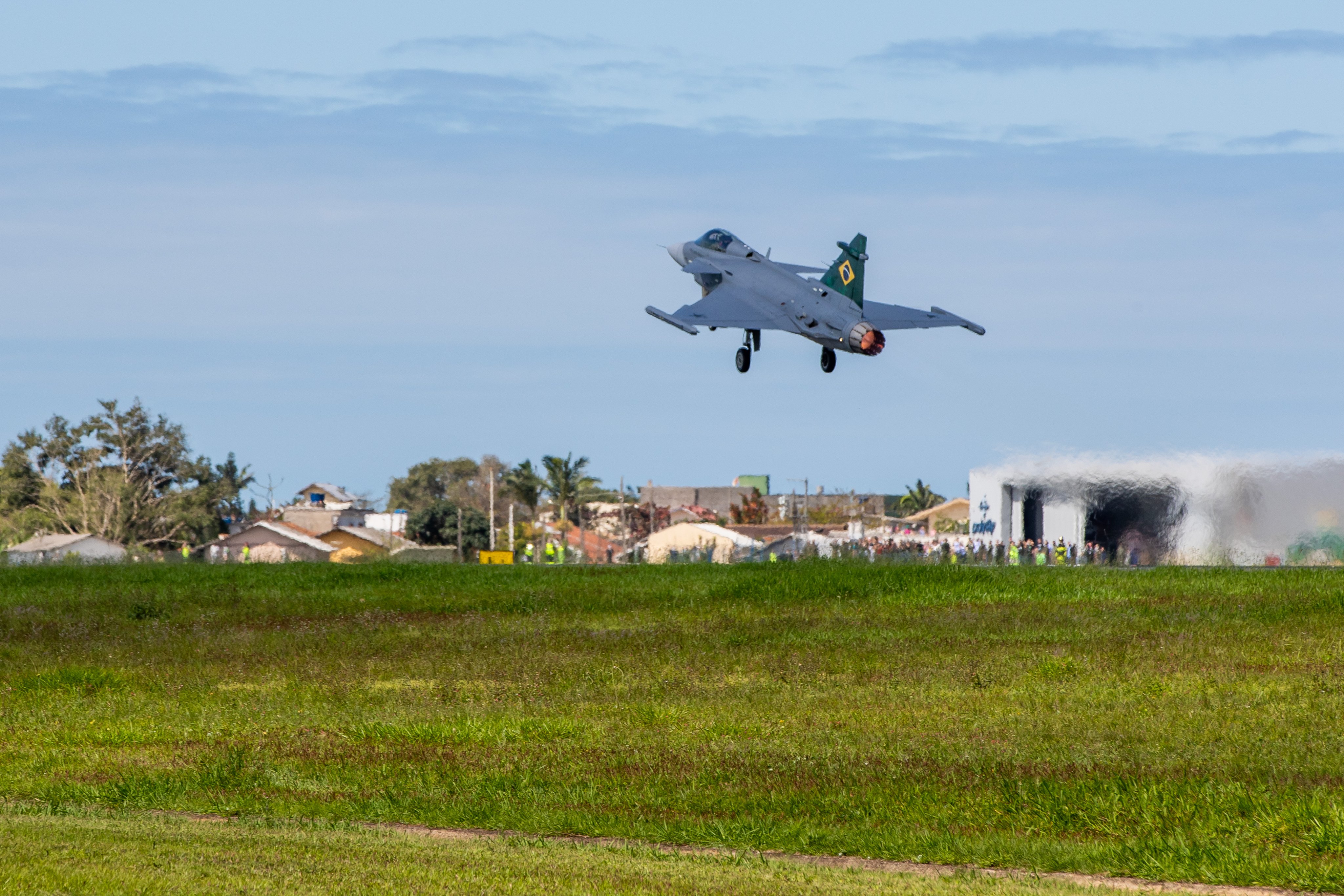 Saab_GripenE_ilmaan_brasiliassa