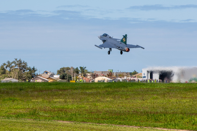 Saab_GripenE_ilmaan_brasiliassa