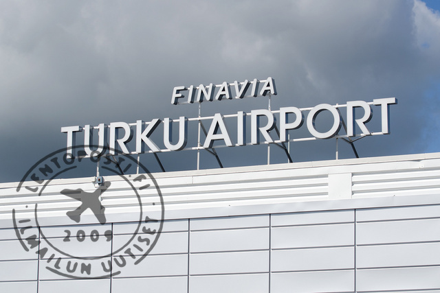 Turku_airport_kyltti