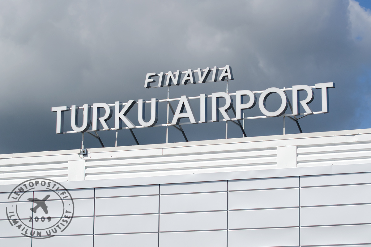 Turku_airport_kyltti